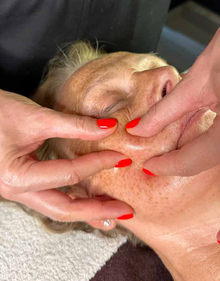 SPAGIRIA Kagayaki Facial Massage